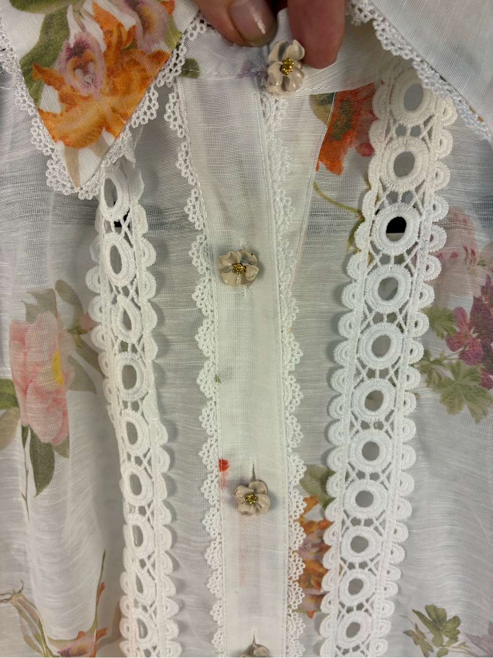 NWT Beautiful Floral Gauze and Lace Dress Flower Buttons S - Picture 5 of 13